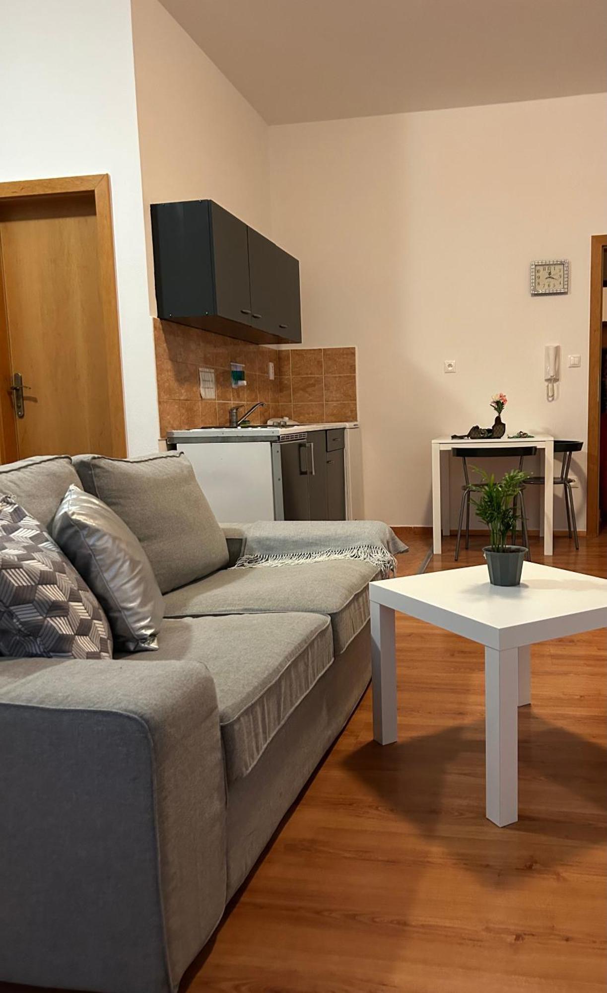 1 St May Plaza De Luxe Bratislava Ngoại thất bức ảnh